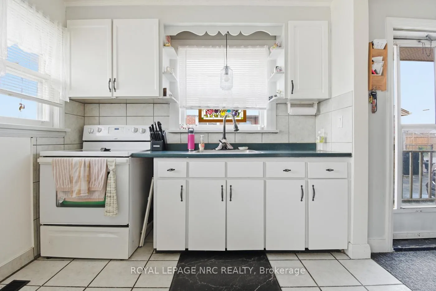 Photo 14 of 6161 Scott Street, Niagara Falls, Cherrywood — HOMEH