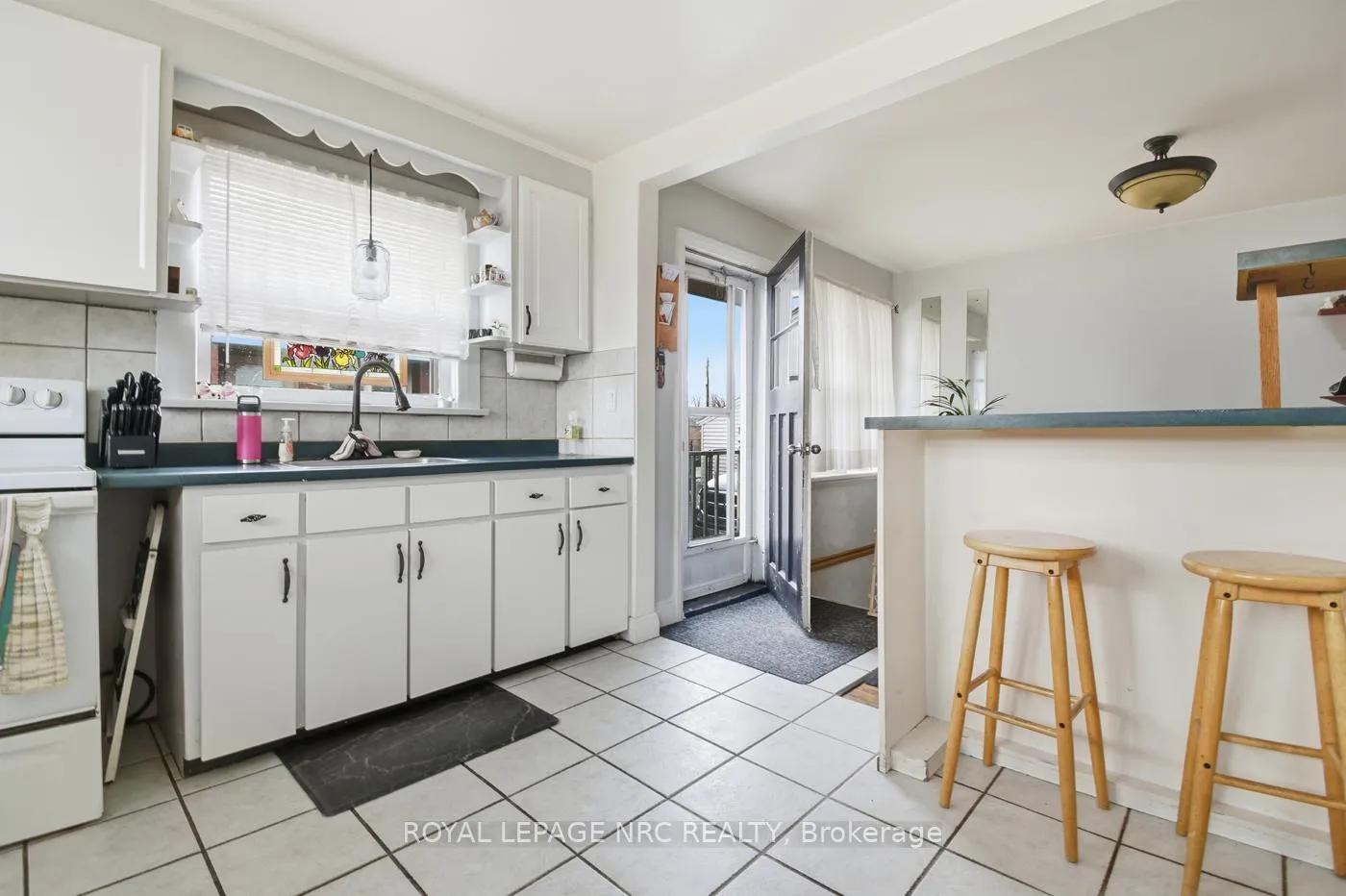Photo 15 of 6161 Scott Street, Niagara Falls, Cherrywood — HOMEH
