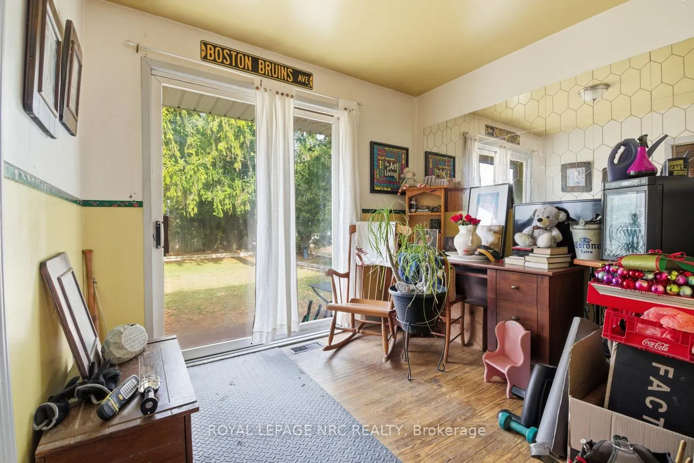 Photo 19 of 6161 Scott Street, Niagara Falls, Cherrywood — HOMEH