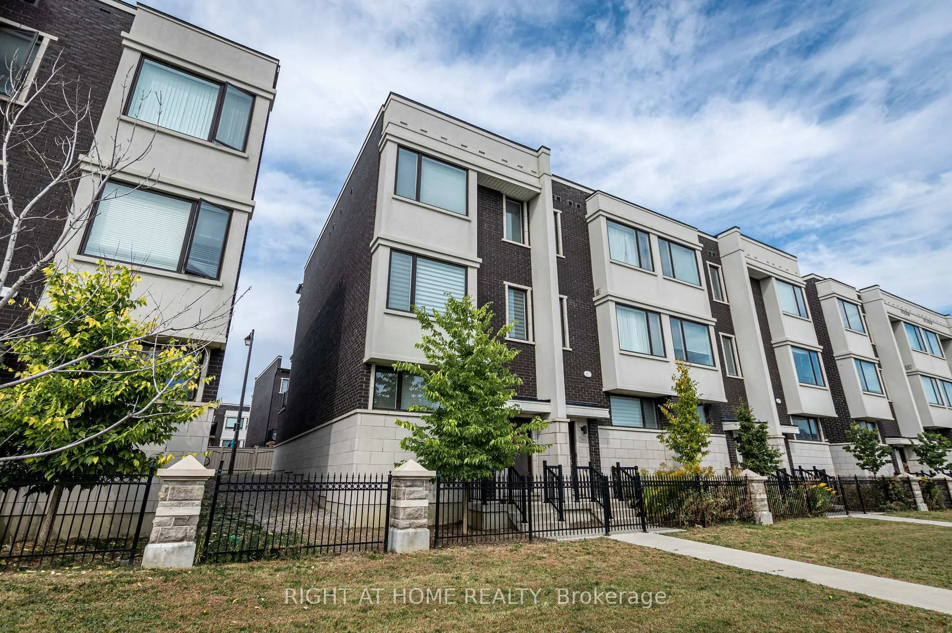 Photo 2 of 3920 Major Mackenzie Drive, Vaughan, Vellore Village — HOMEH