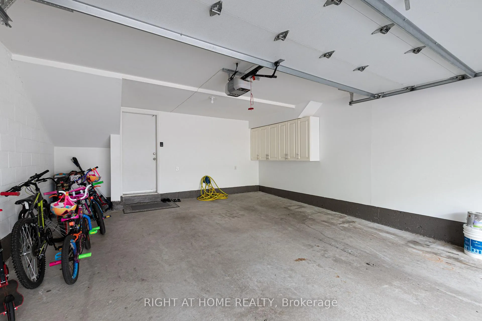 Photo 5 of 3920 Major Mackenzie Drive, Vaughan, Vellore Village — HOMEH