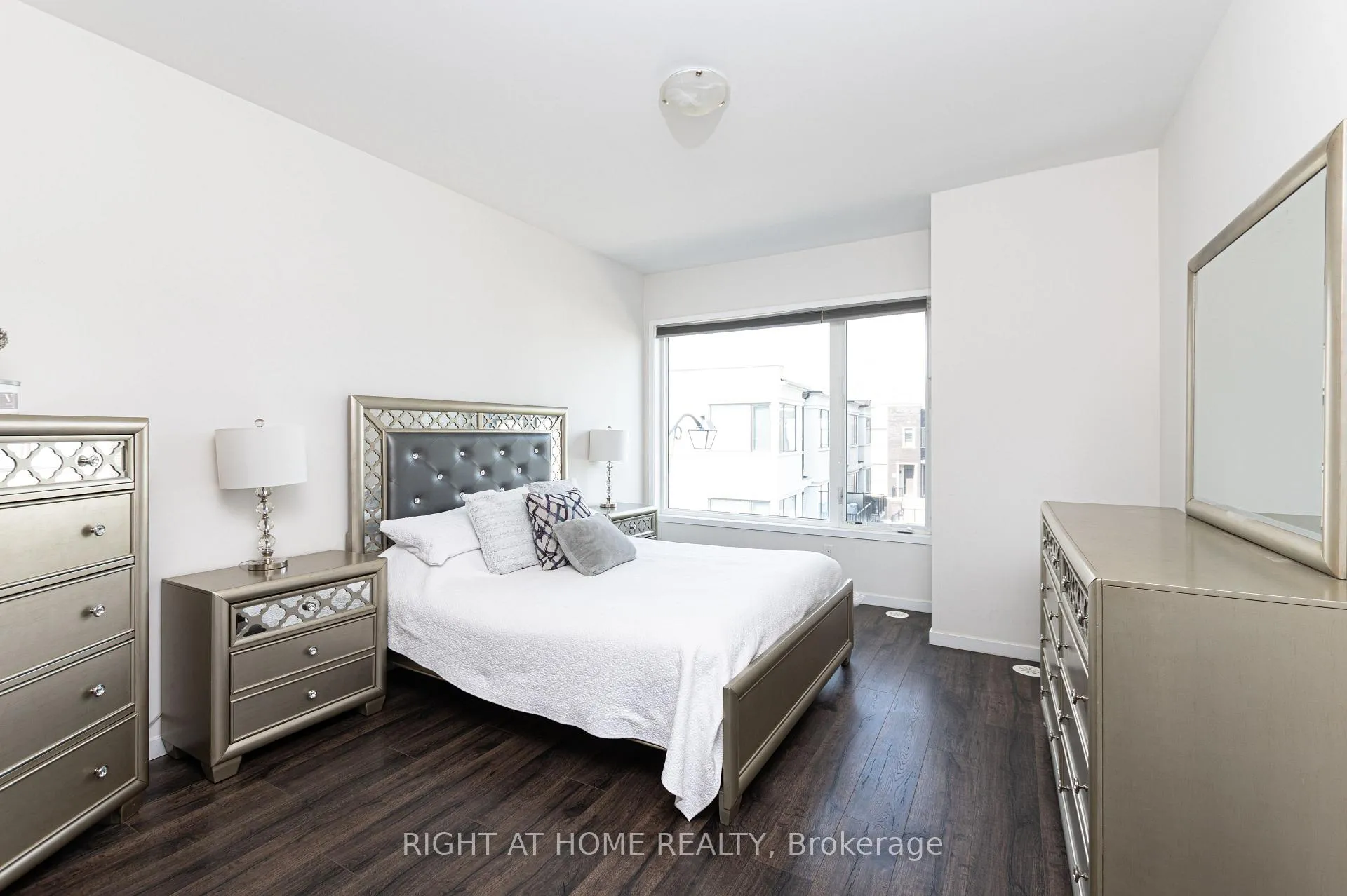 Photo 6 of 3920 Major Mackenzie Drive, Vaughan, Vellore Village — HOMEH