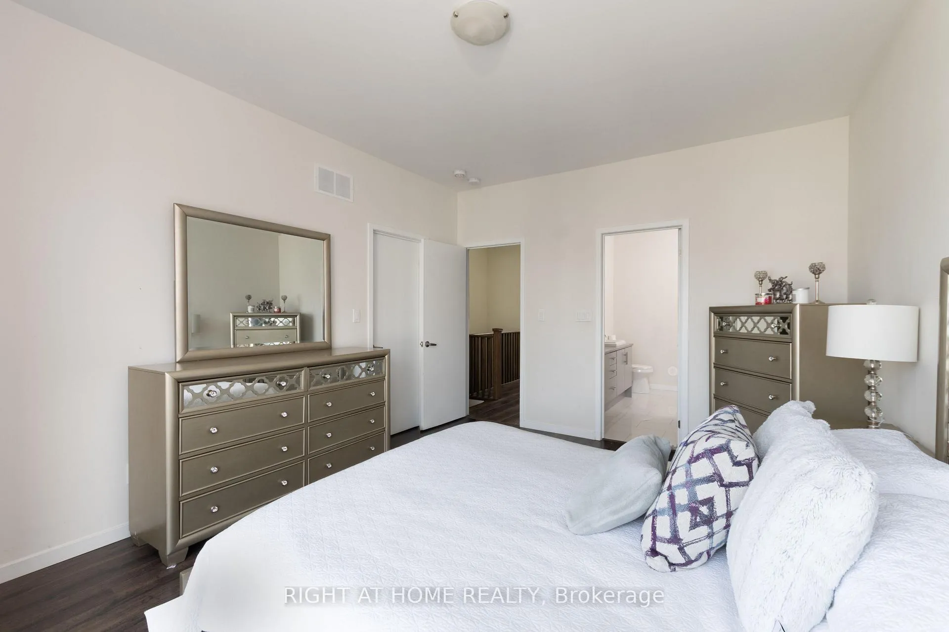 Photo 7 of 3920 Major Mackenzie Drive, Vaughan, Vellore Village — HOMEH