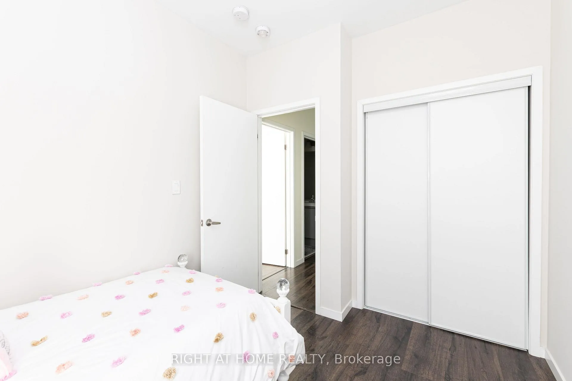 Photo 16 of 3920 Major Mackenzie Drive, Vaughan, Vellore Village — HOMEH
