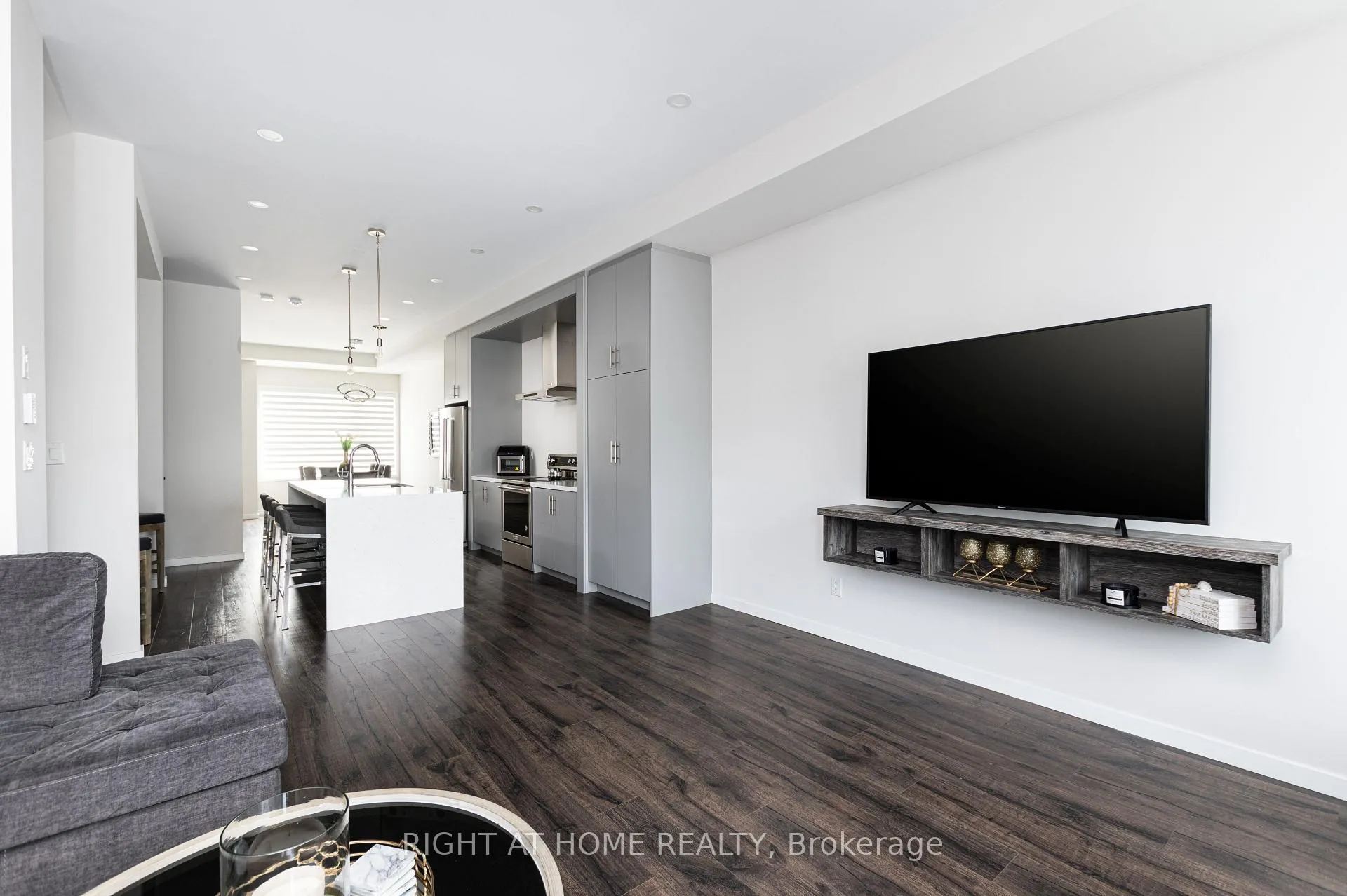 Photo 25 of 3920 Major Mackenzie Drive, Vaughan, Vellore Village — HOMEH