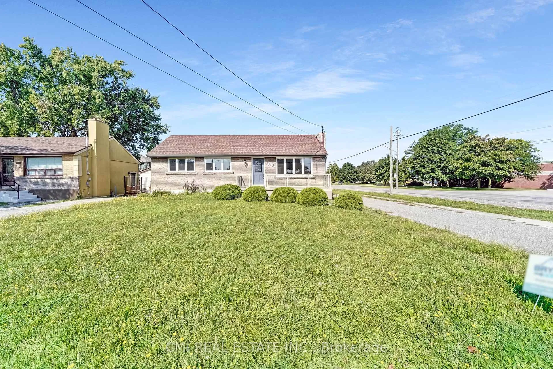 Photo 1 of 301 Christina Avenue, Hamilton, Winona — HOMEH