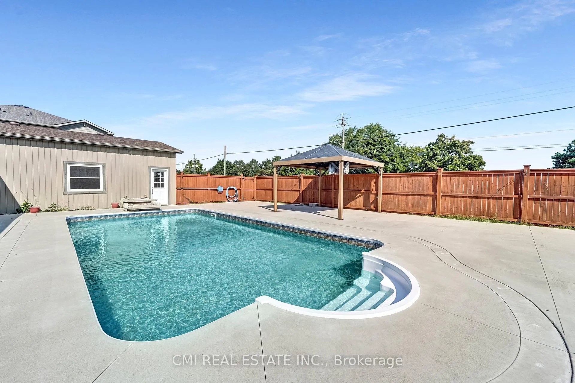 Photo 5 of 301 Christina Avenue, Hamilton, Winona — HOMEH