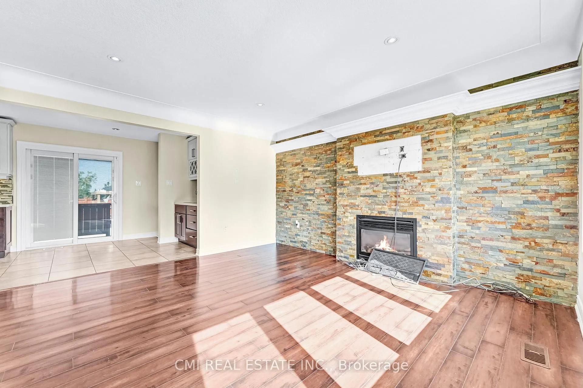 Photo 6 of 301 Christina Avenue, Hamilton, Winona — HOMEH