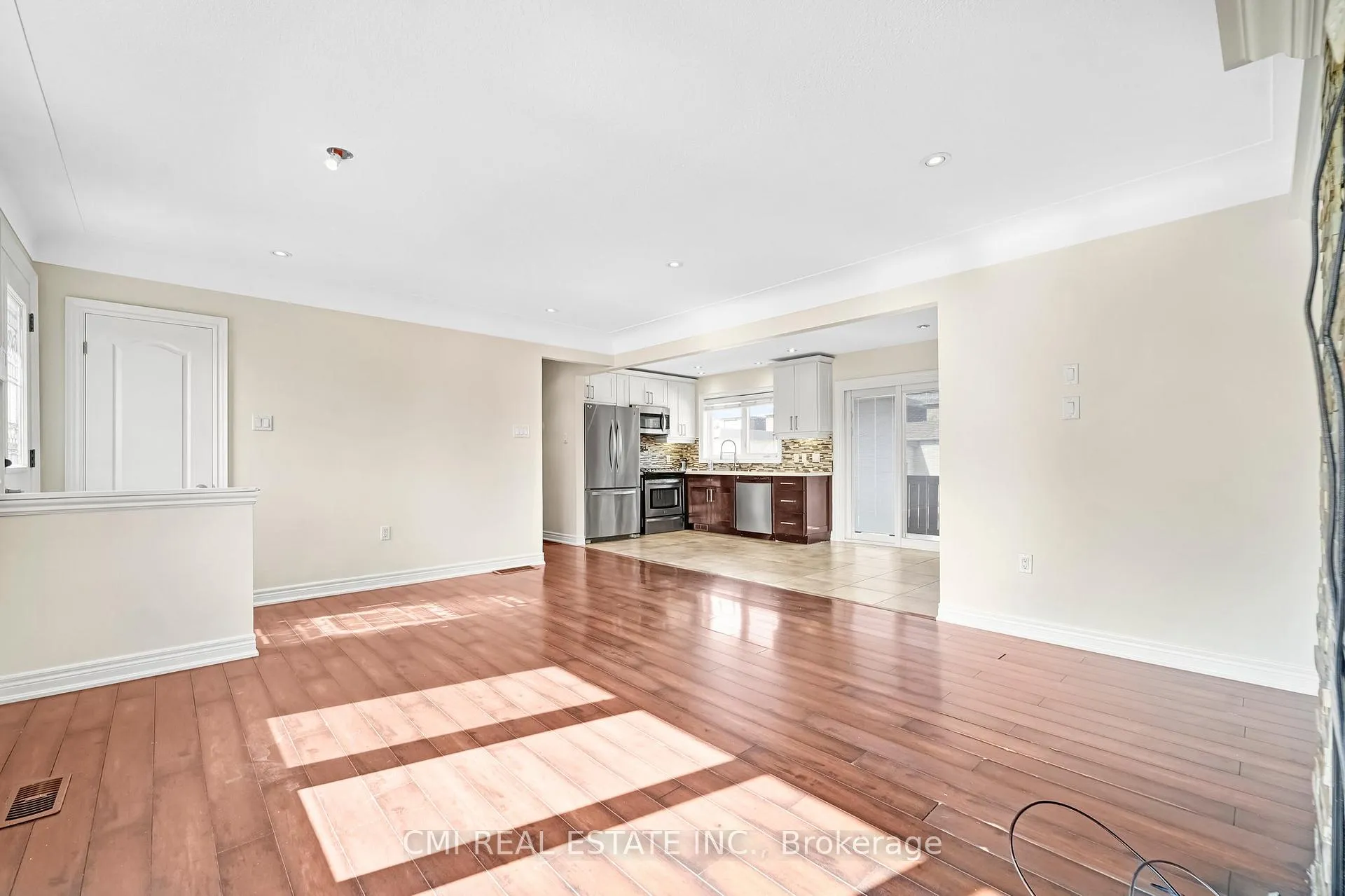 Photo 7 of 301 Christina Avenue, Hamilton, Winona — HOMEH