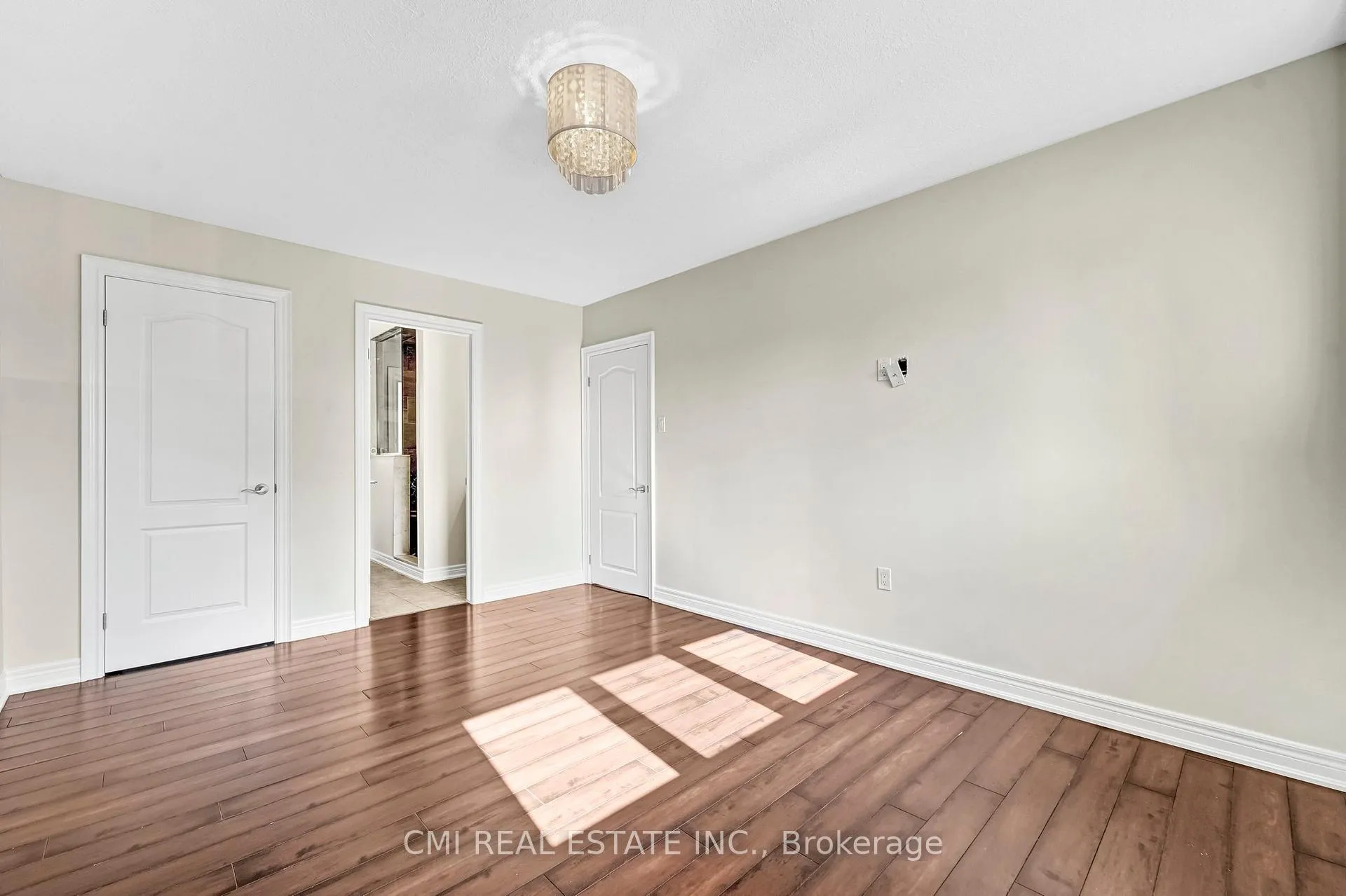 Photo 15 of 301 Christina Avenue, Hamilton, Winona — HOMEH