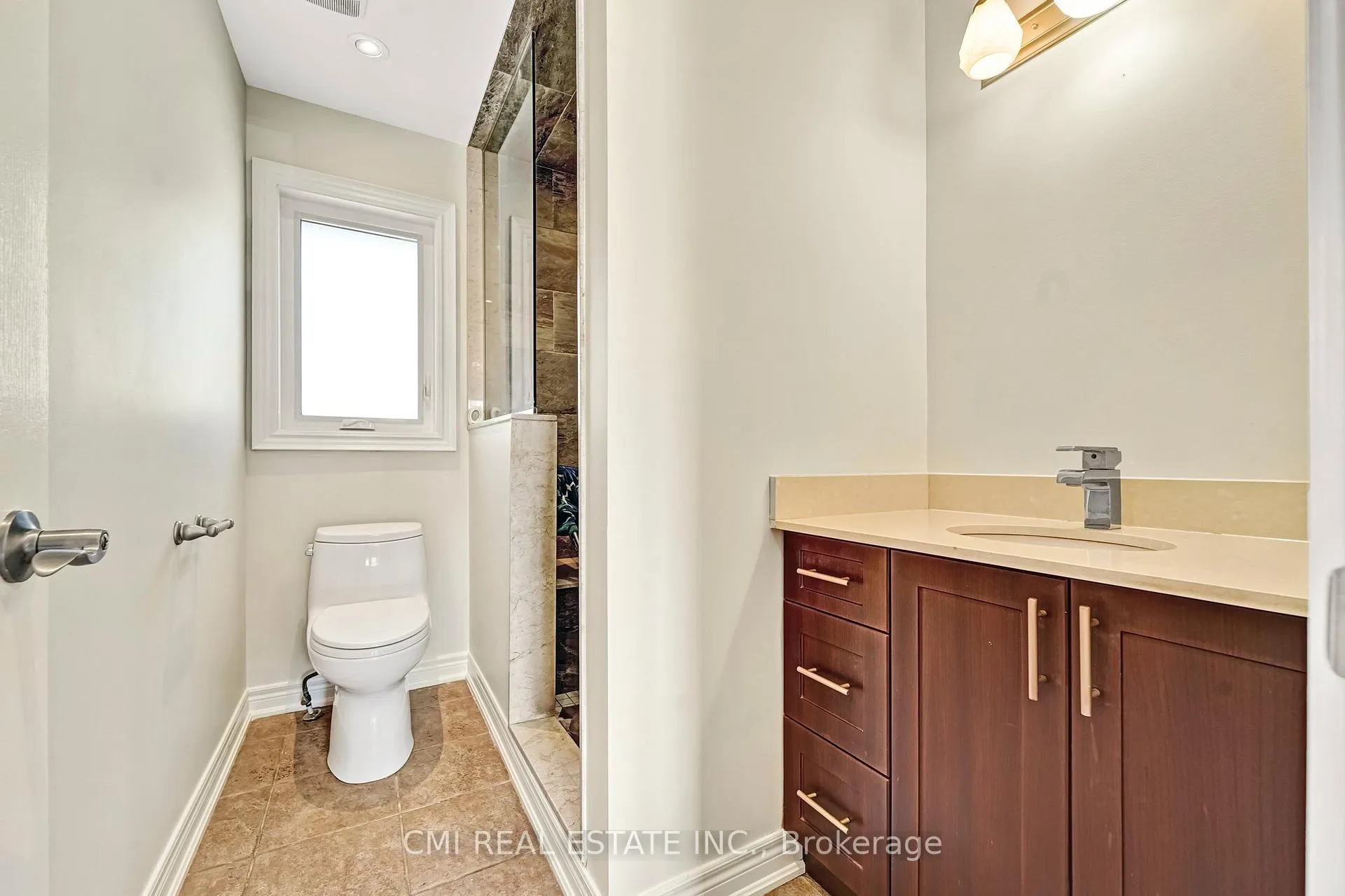 Photo 16 of 301 Christina Avenue, Hamilton, Winona — HOMEH