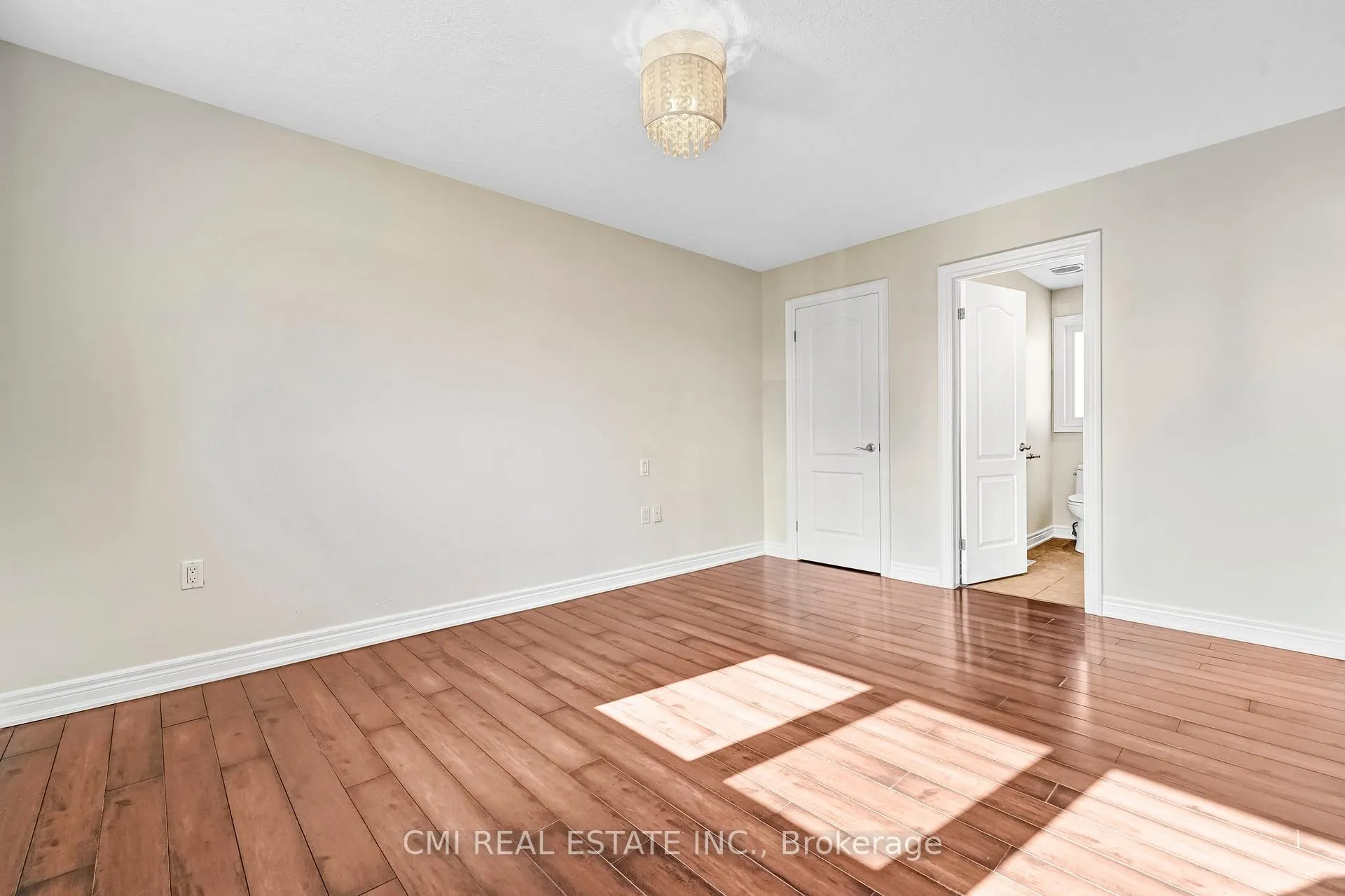Photo 18 of 301 Christina Avenue, Hamilton, Winona — HOMEH