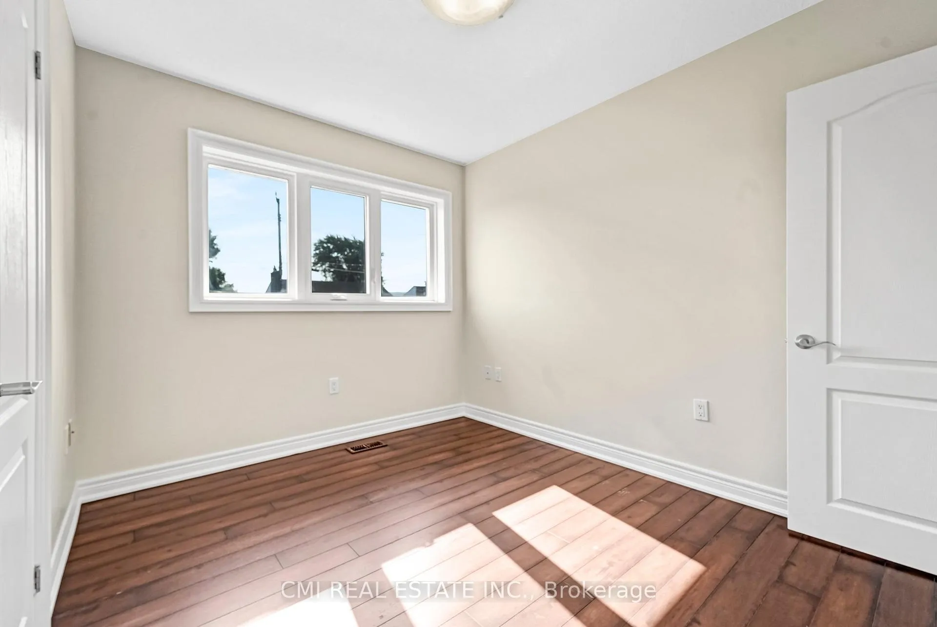 Photo 19 of 301 Christina Avenue, Hamilton, Winona — HOMEH