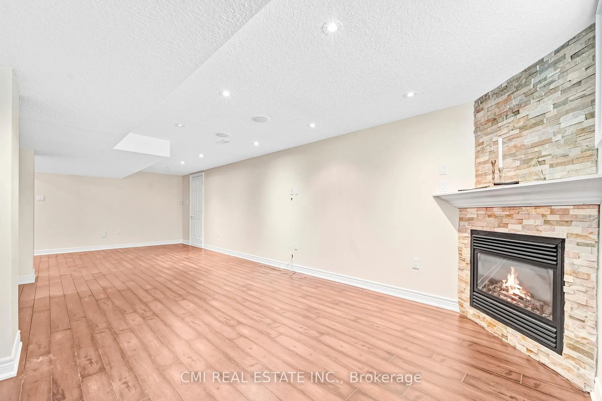 Photo 27 of 301 Christina Avenue, Hamilton, Winona — HOMEH