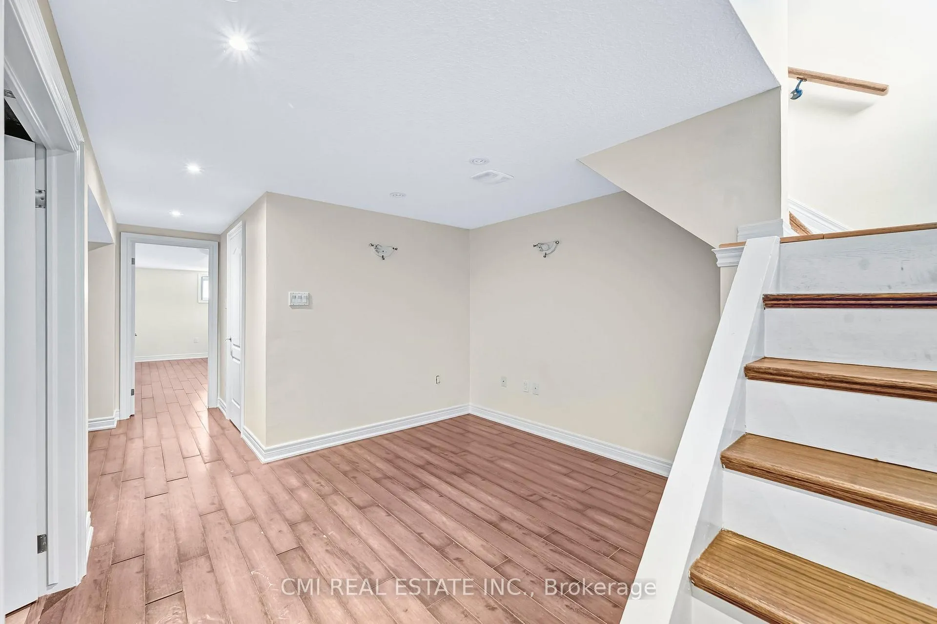 Photo 30 of 301 Christina Avenue, Hamilton, Winona — HOMEH