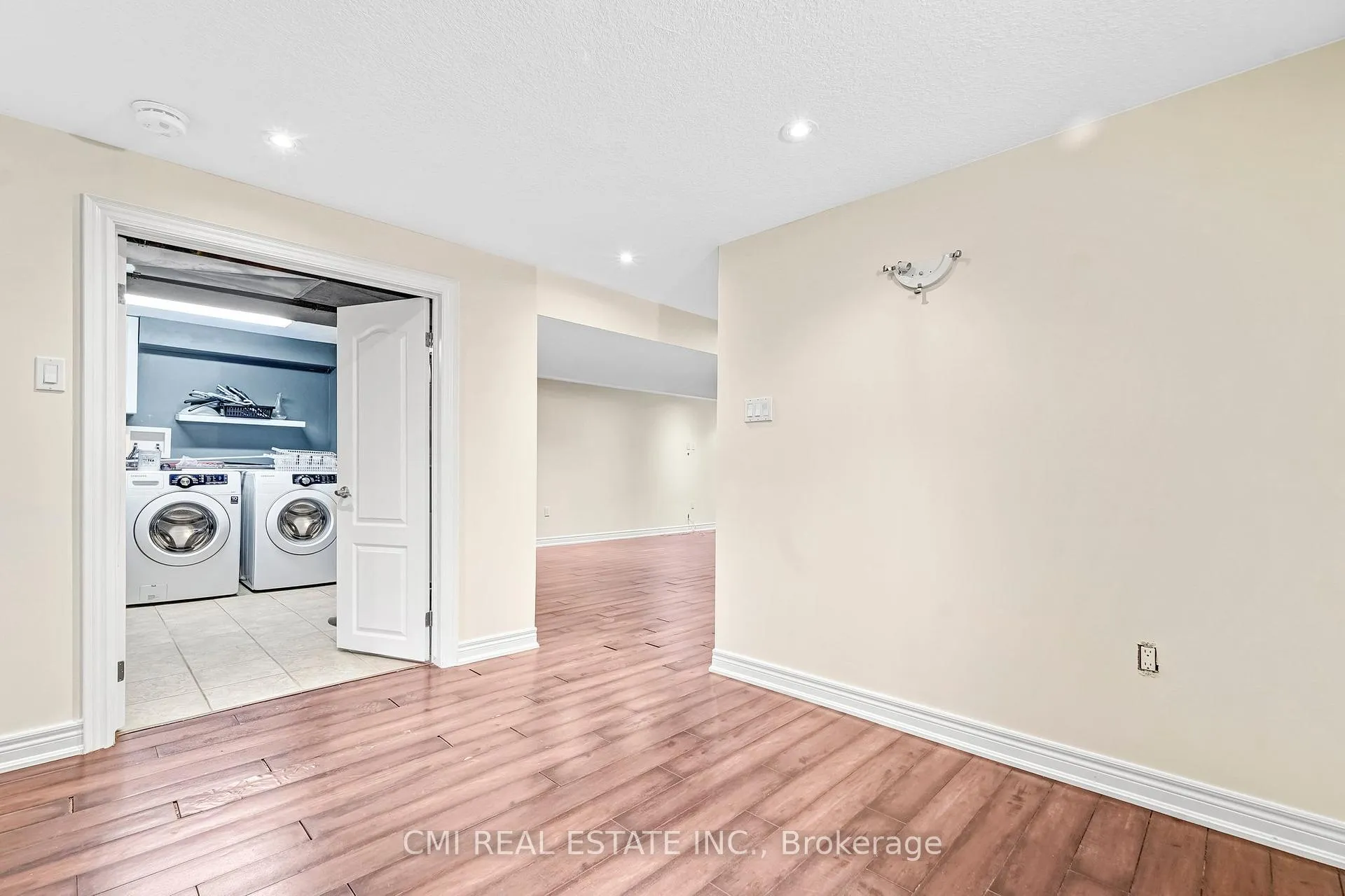 Photo 31 of 301 Christina Avenue, Hamilton, Winona — HOMEH