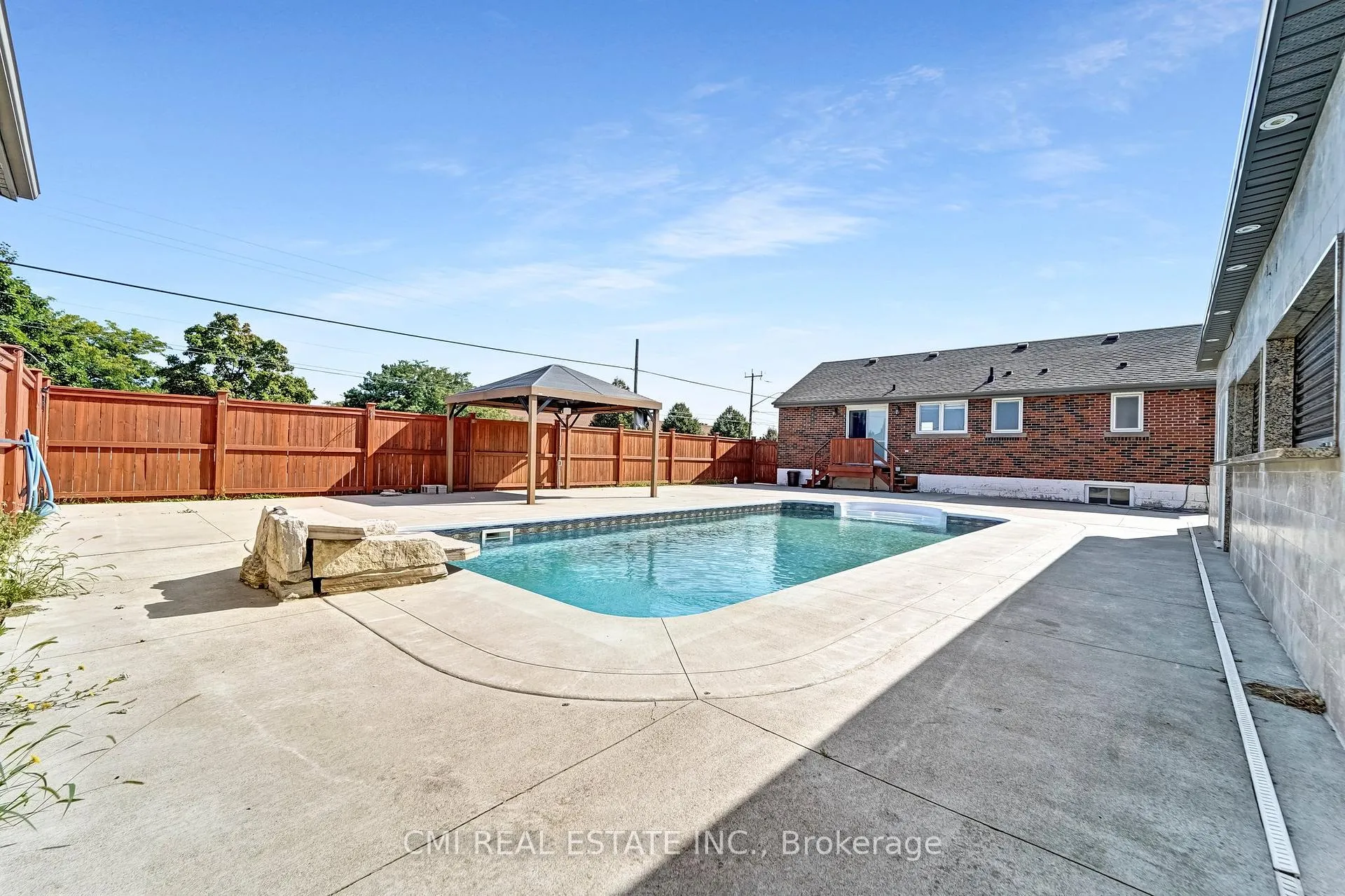 Photo 34 of 301 Christina Avenue, Hamilton, Winona — HOMEH