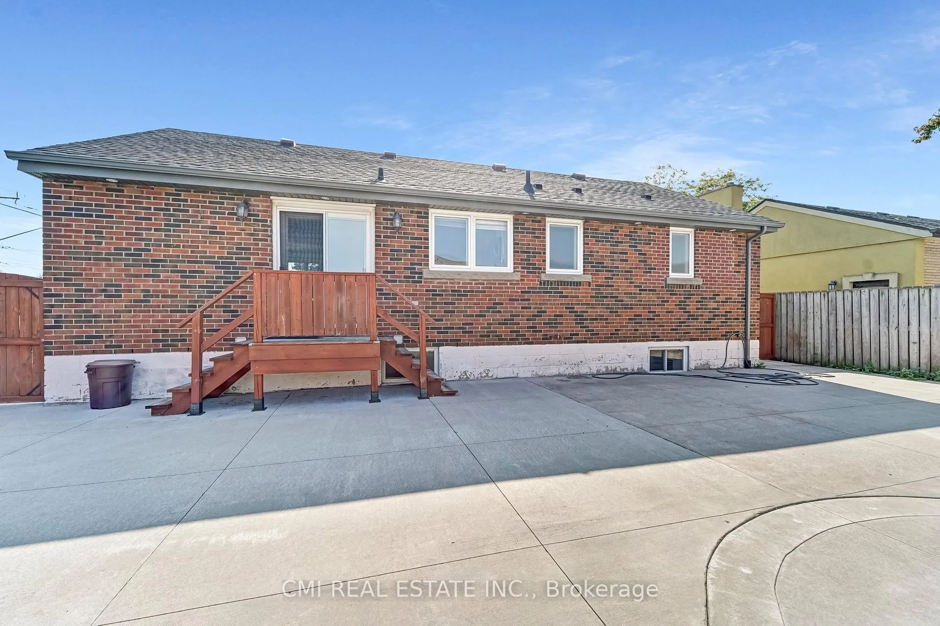 Photo 35 of 301 Christina Avenue, Hamilton, Winona — HOMEH