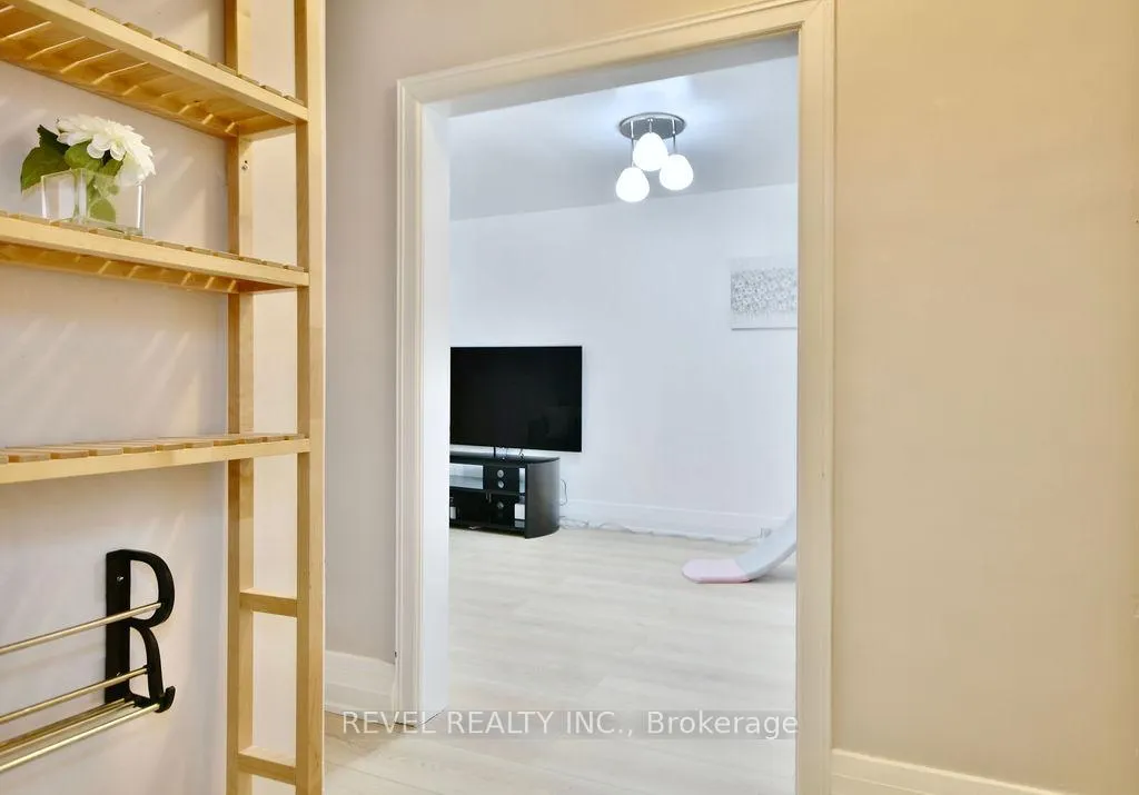 Photo 3 of 34 Penetang Street, Barrie, Codrington — HOMEH