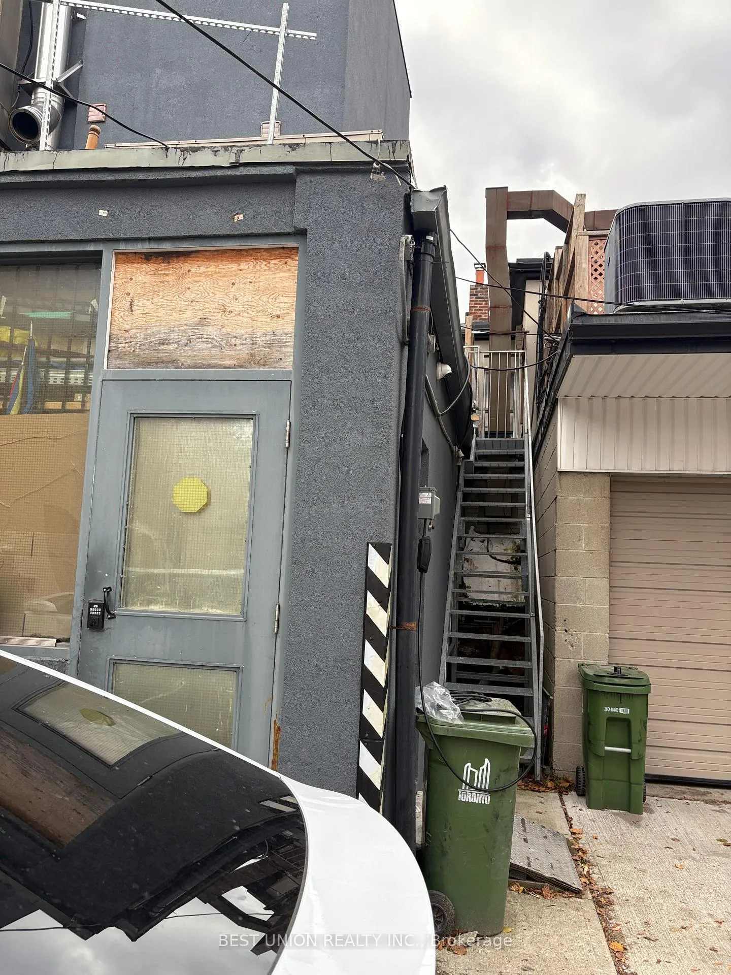 Front of Unit Unit B, 679 Mount Pleasant Road