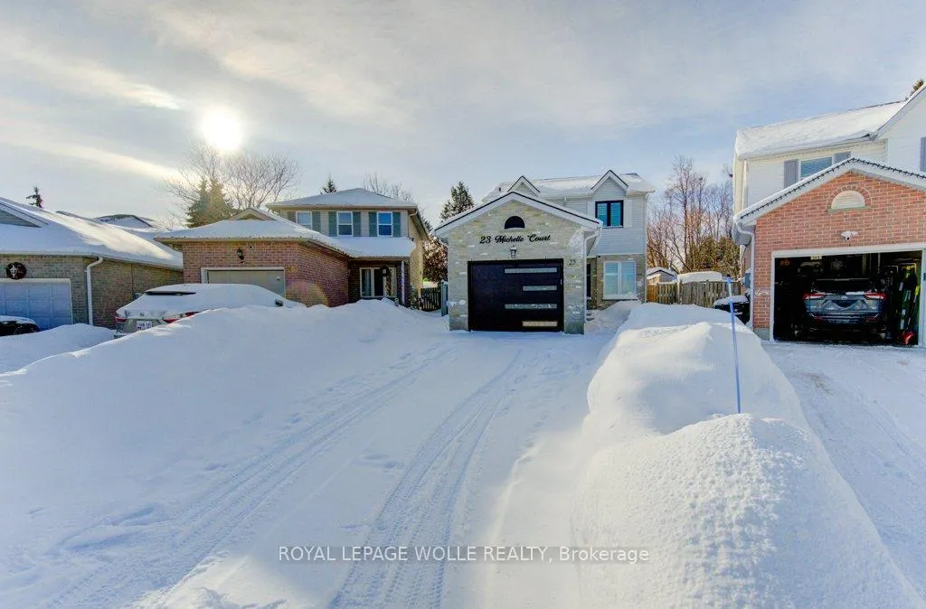 Photo 2 of 23 Michelle Court, Kitchener — HOMEH