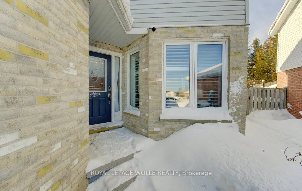 Photo 3 of 23 Michelle Court, Kitchener — HOMEH
