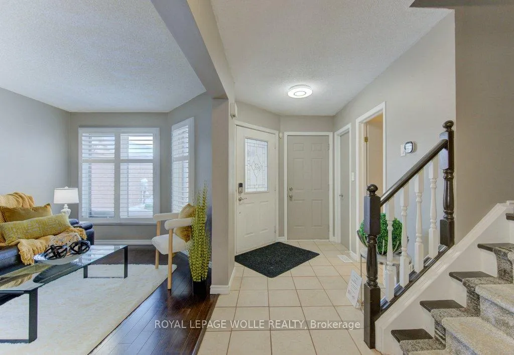 Photo 4 of 23 Michelle Court, Kitchener — HOMEH