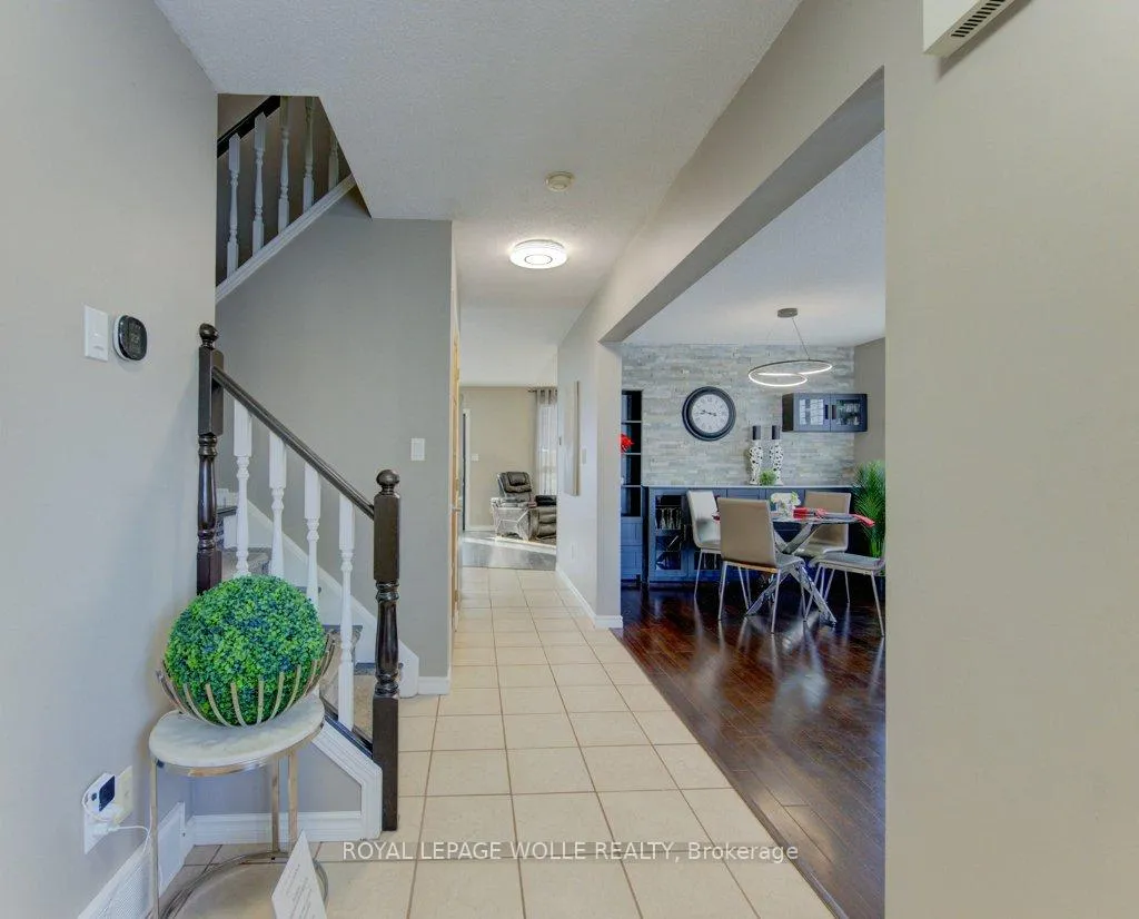 Photo 5 of 23 Michelle Court, Kitchener — HOMEH