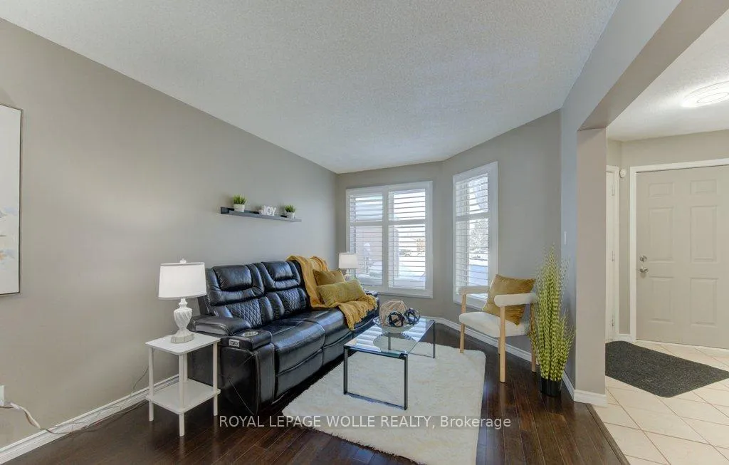 Photo 8 of 23 Michelle Court, Kitchener — HOMEH