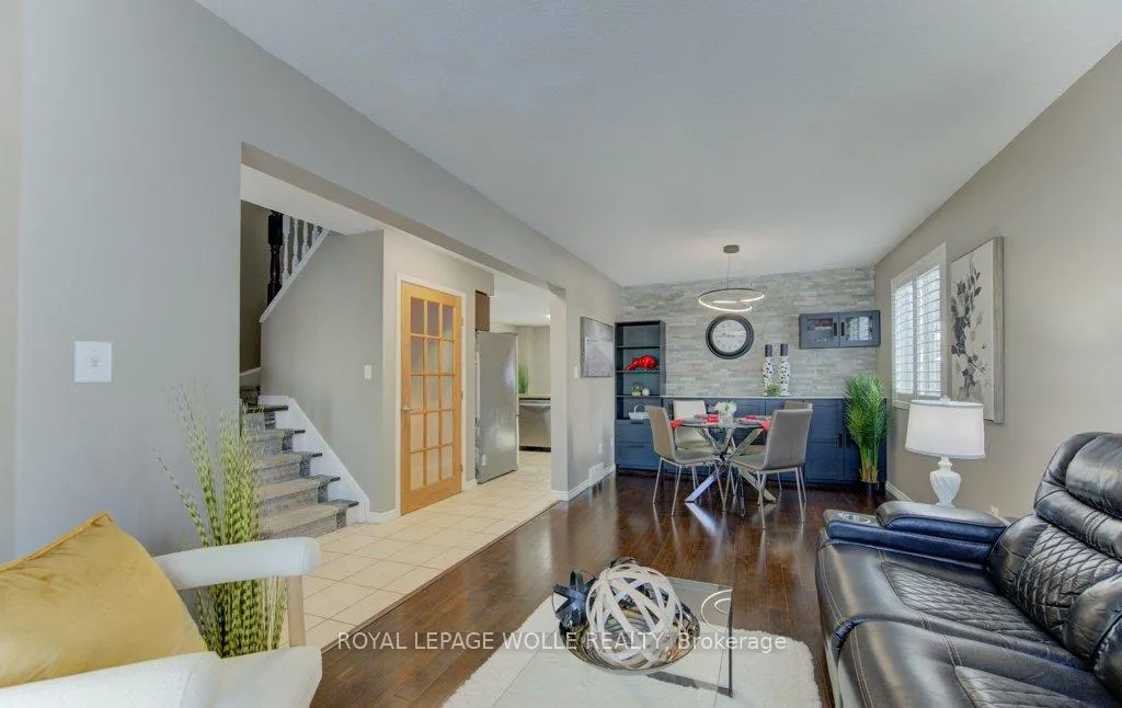 Photo 10 of 23 Michelle Court, Kitchener — HOMEH