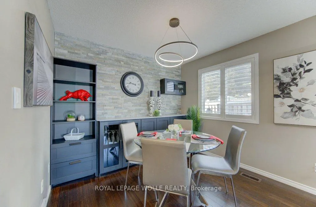 Photo 11 of 23 Michelle Court, Kitchener — HOMEH