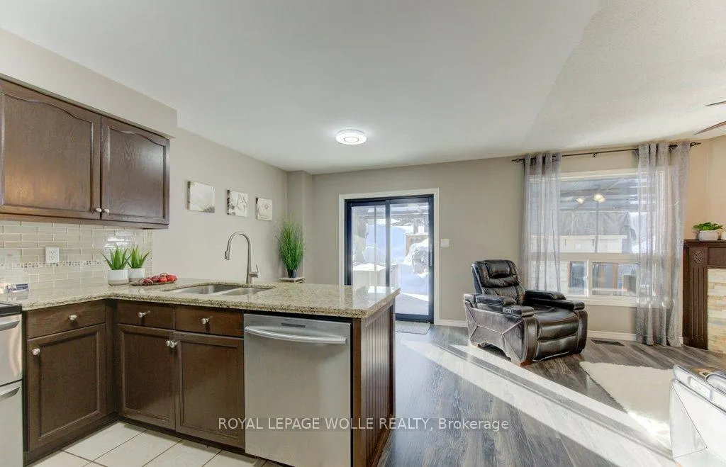 Photo 13 of 23 Michelle Court, Kitchener — HOMEH