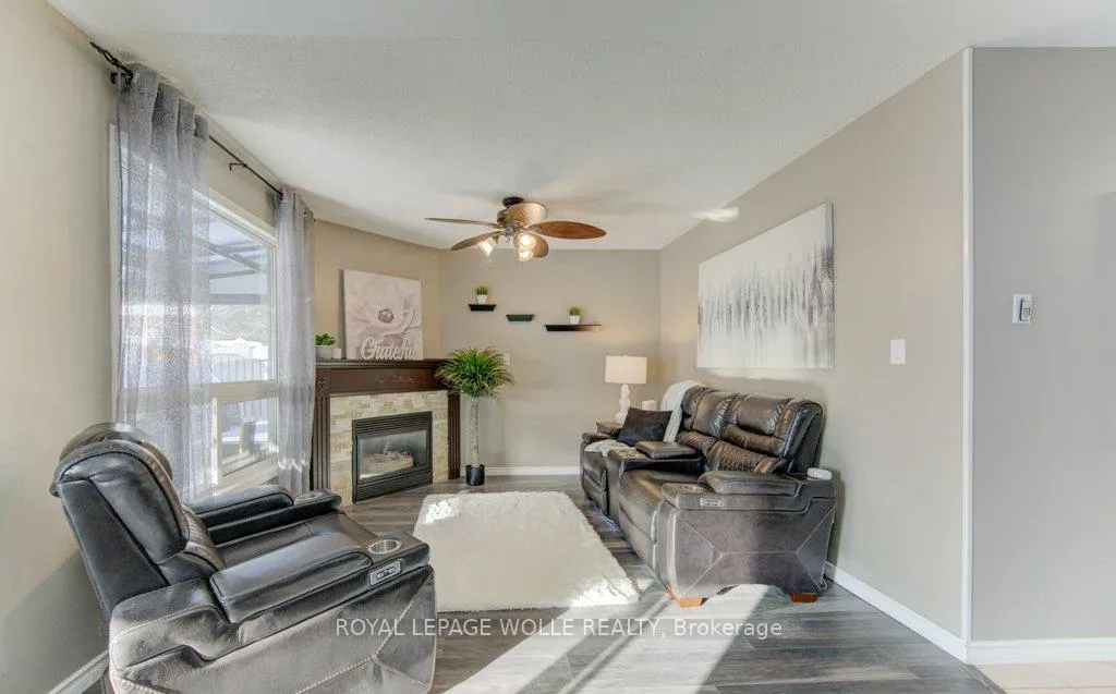 Photo 17 of 23 Michelle Court, Kitchener — HOMEH