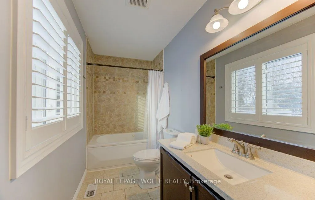 Photo 21 of 23 Michelle Court, Kitchener — HOMEH