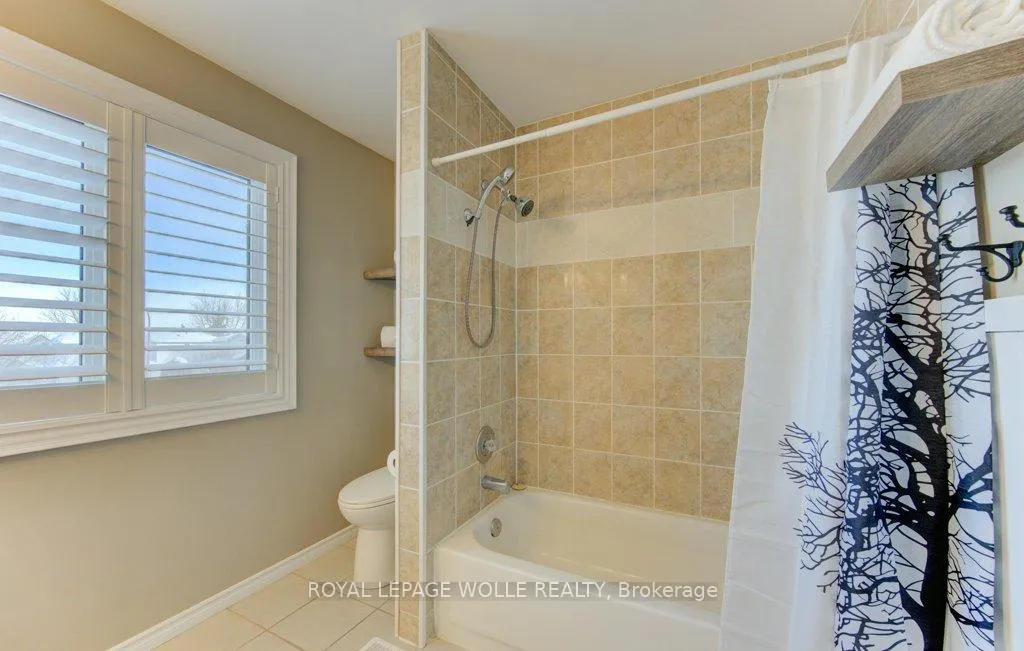 Photo 28 of 23 Michelle Court, Kitchener — HOMEH