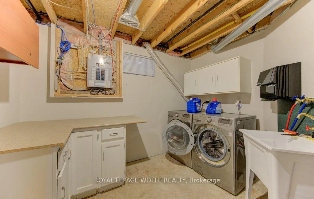Photo 33 of 23 Michelle Court, Kitchener — HOMEH