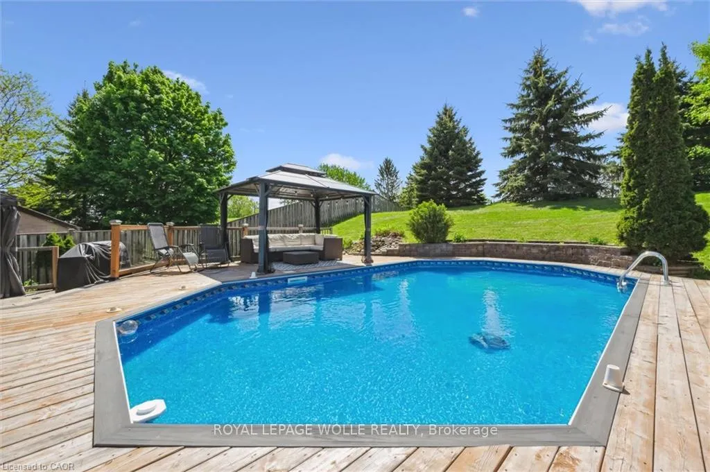 Photo 35 of 23 Michelle Court, Kitchener — HOMEH