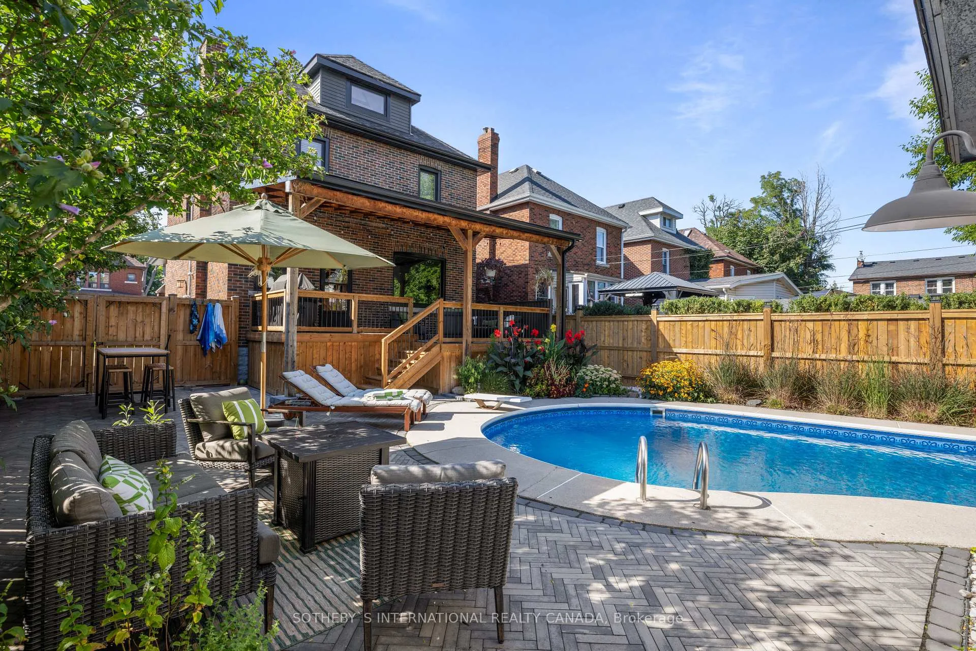 Front of 253 Graham Avenue S