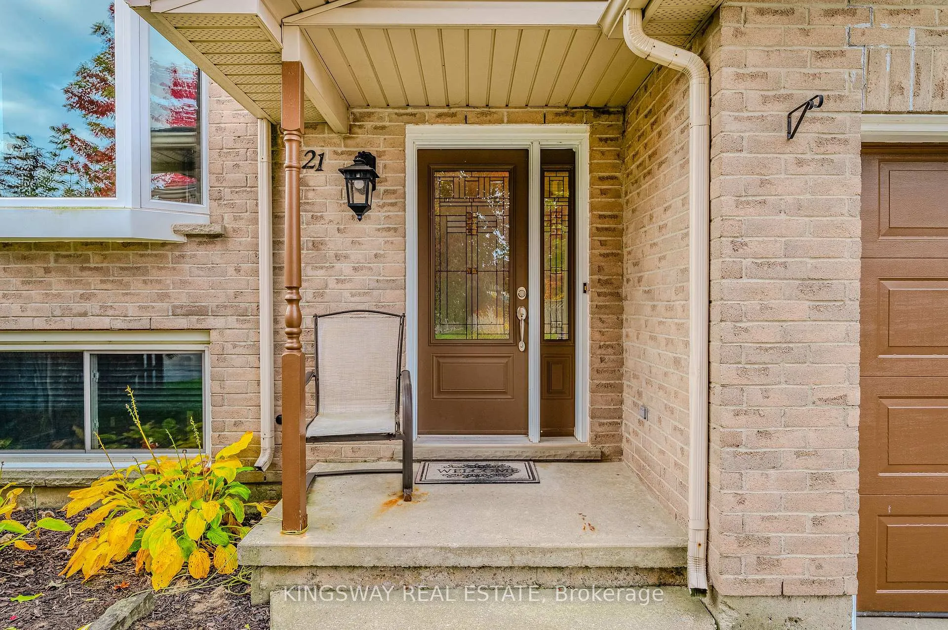 Photo 2 of 21 Longview Road, Hamilton, Mount Hope — HOMEH