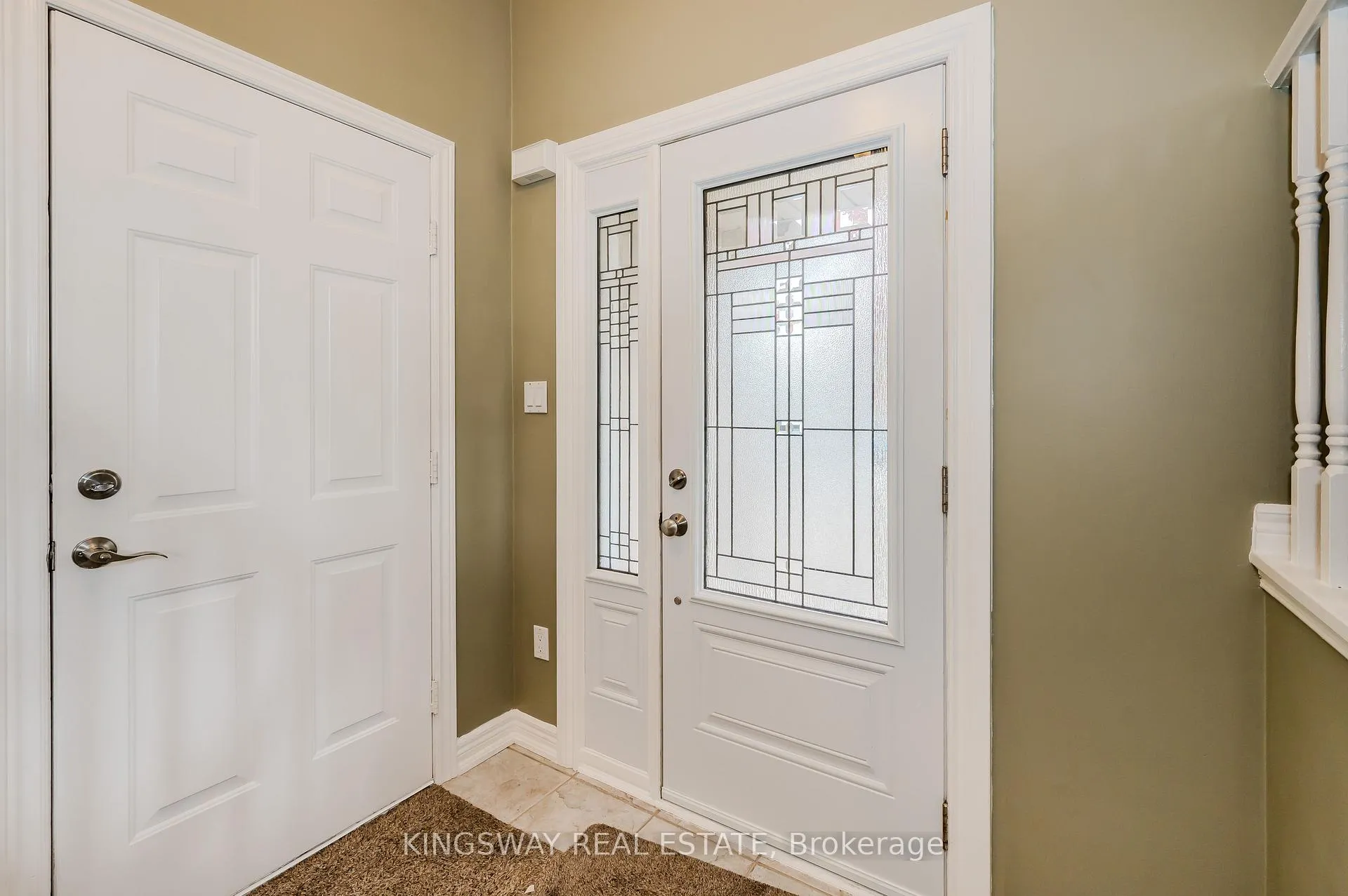 Photo 3 of 21 Longview Road, Hamilton, Mount Hope — HOMEH