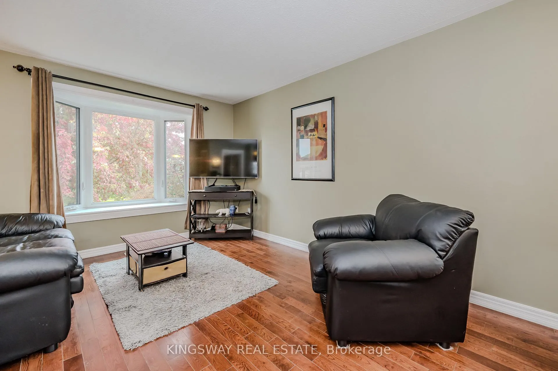 Photo 4 of 21 Longview Road, Hamilton, Mount Hope — HOMEH