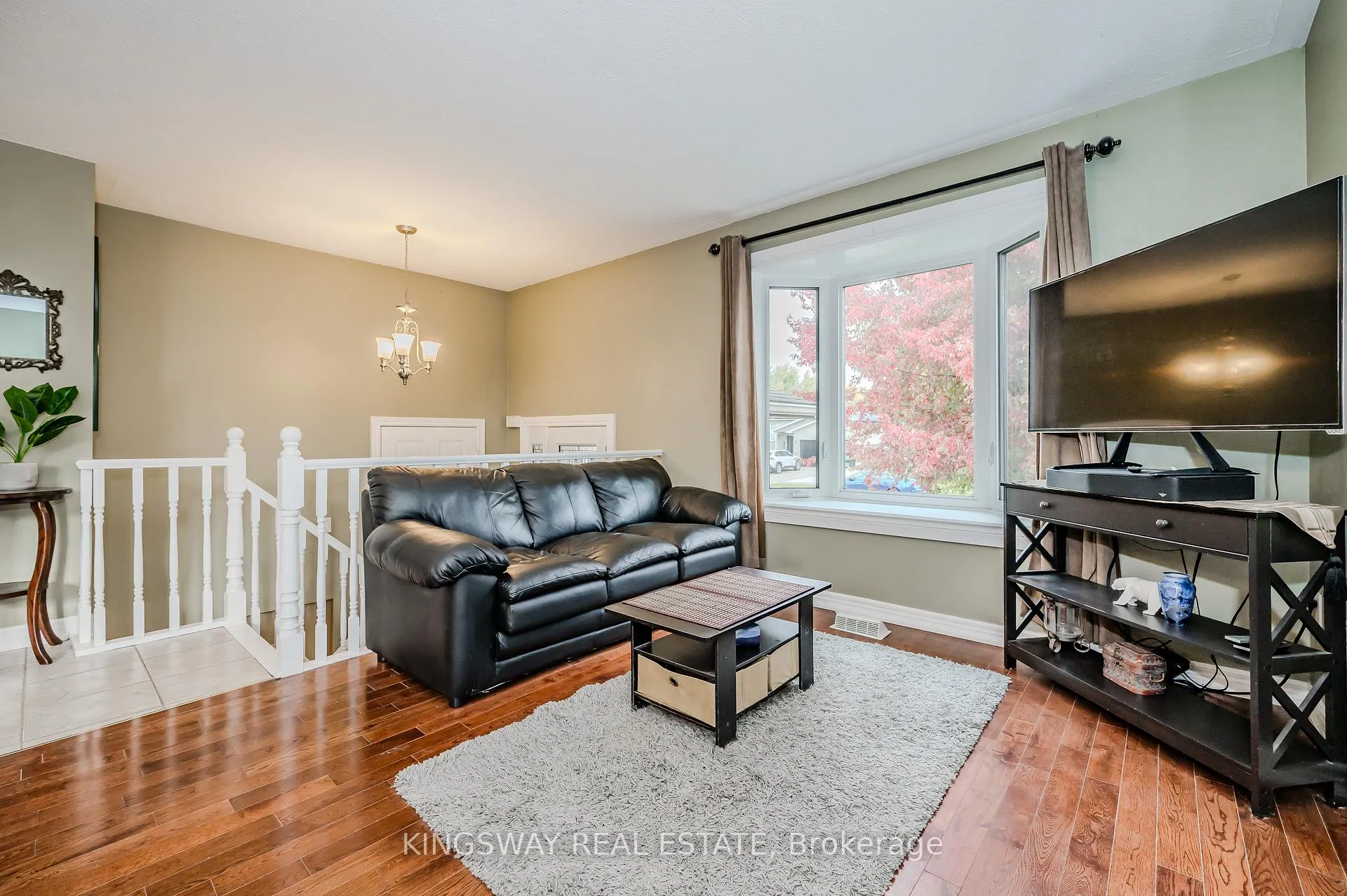 Photo 5 of 21 Longview Road, Hamilton, Mount Hope — HOMEH