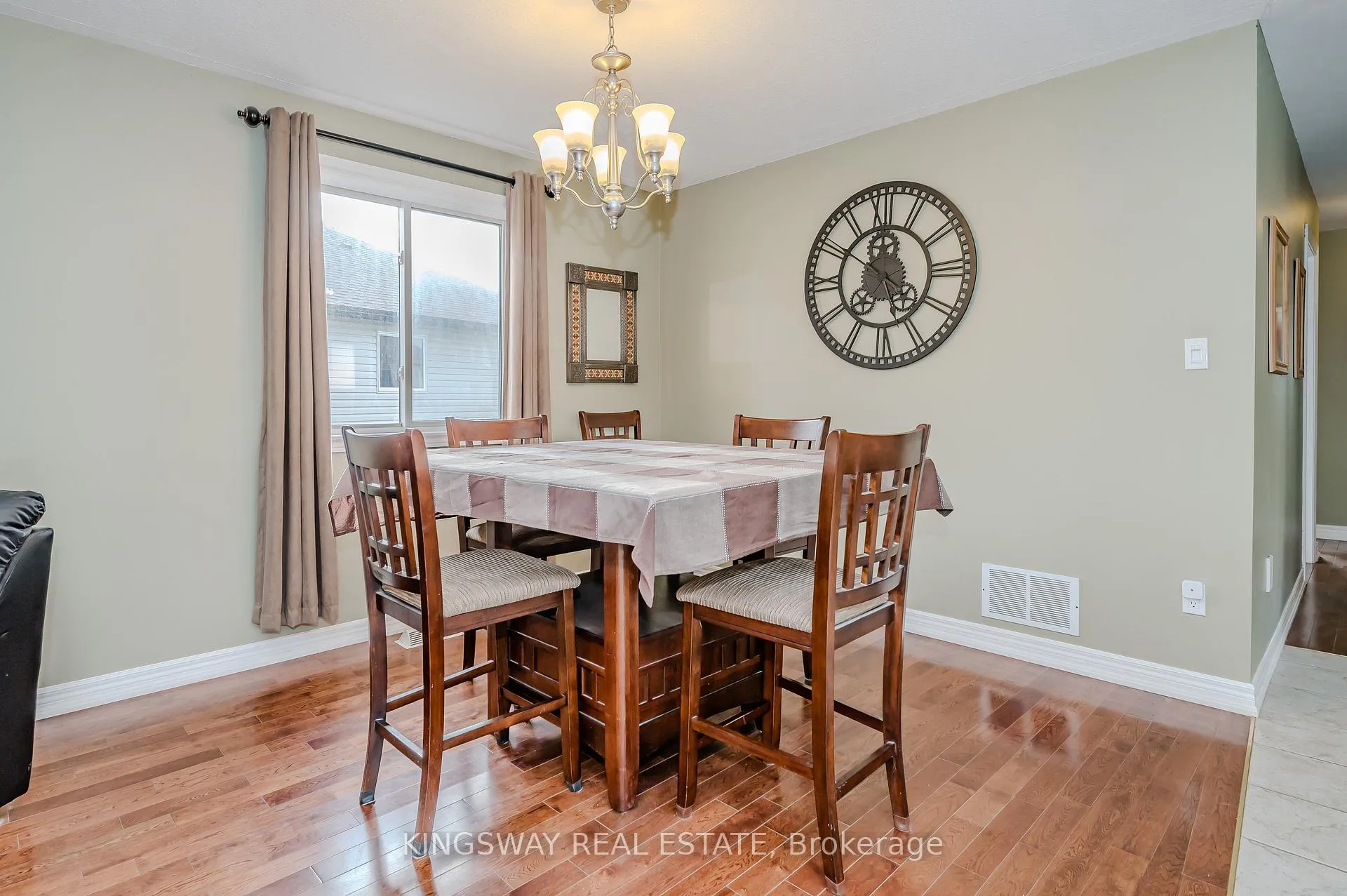 Photo 6 of 21 Longview Road, Hamilton, Mount Hope — HOMEH