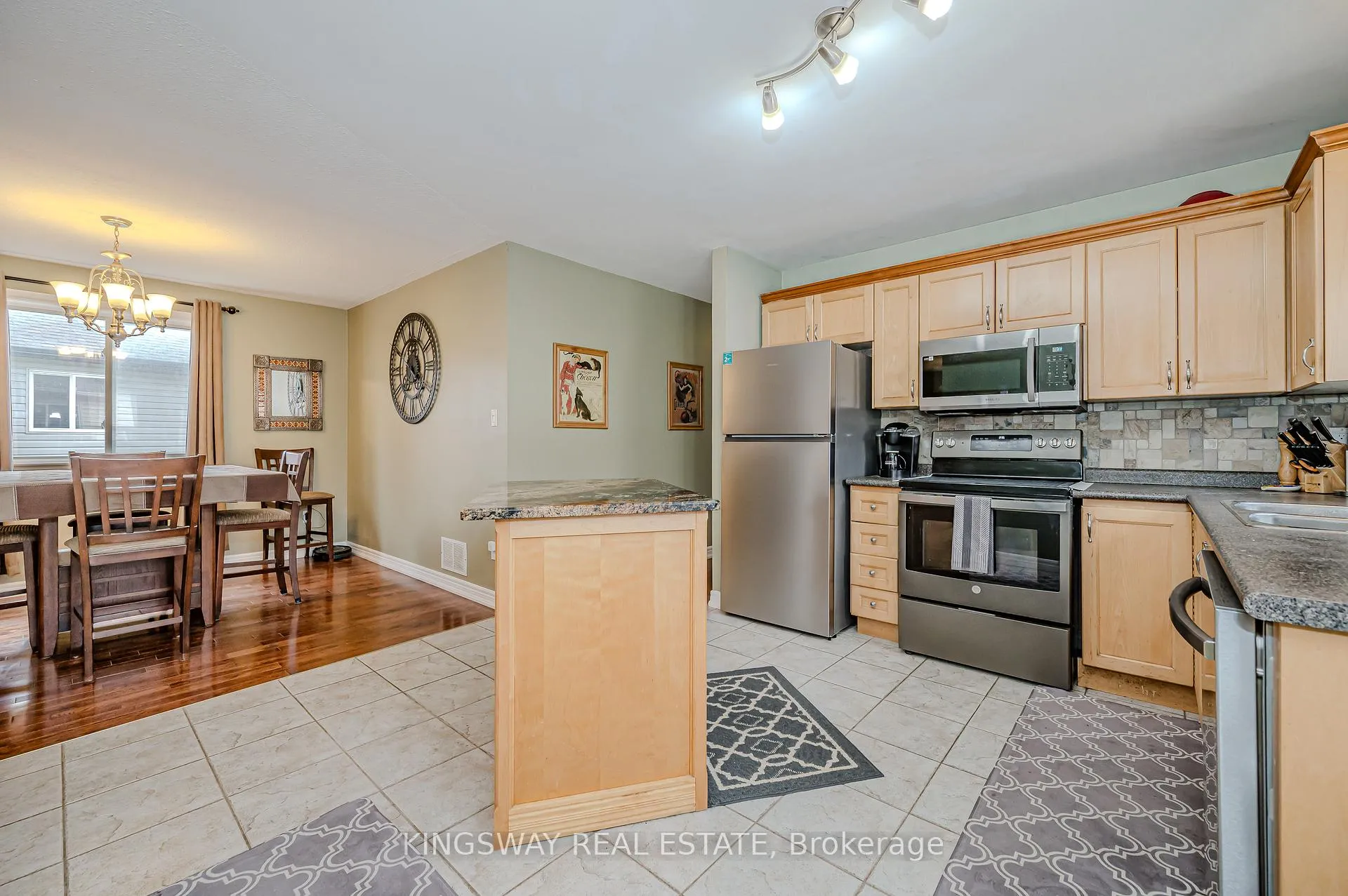 Photo 7 of 21 Longview Road, Hamilton, Mount Hope — HOMEH