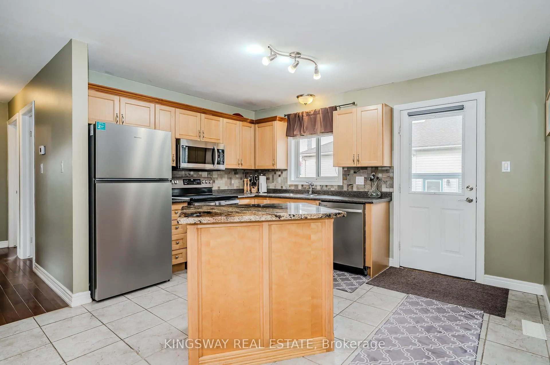 Photo 8 of 21 Longview Road, Hamilton, Mount Hope — HOMEH