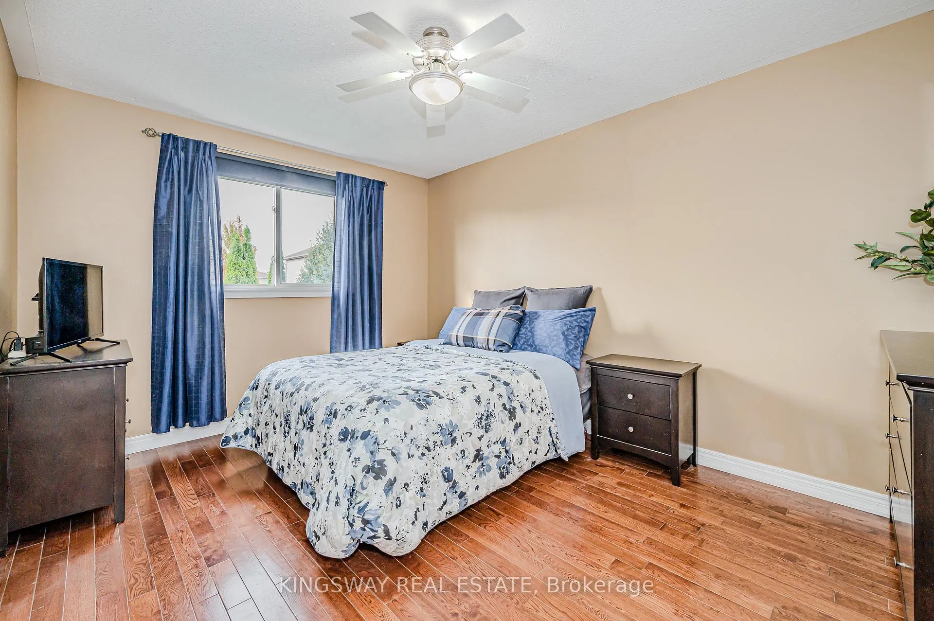 Photo 13 of 21 Longview Road, Hamilton, Mount Hope — HOMEH