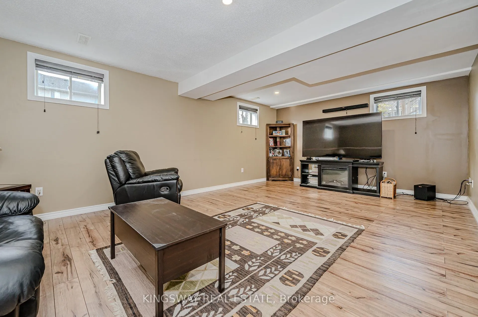 Photo 22 of 21 Longview Road, Hamilton, Mount Hope — HOMEH