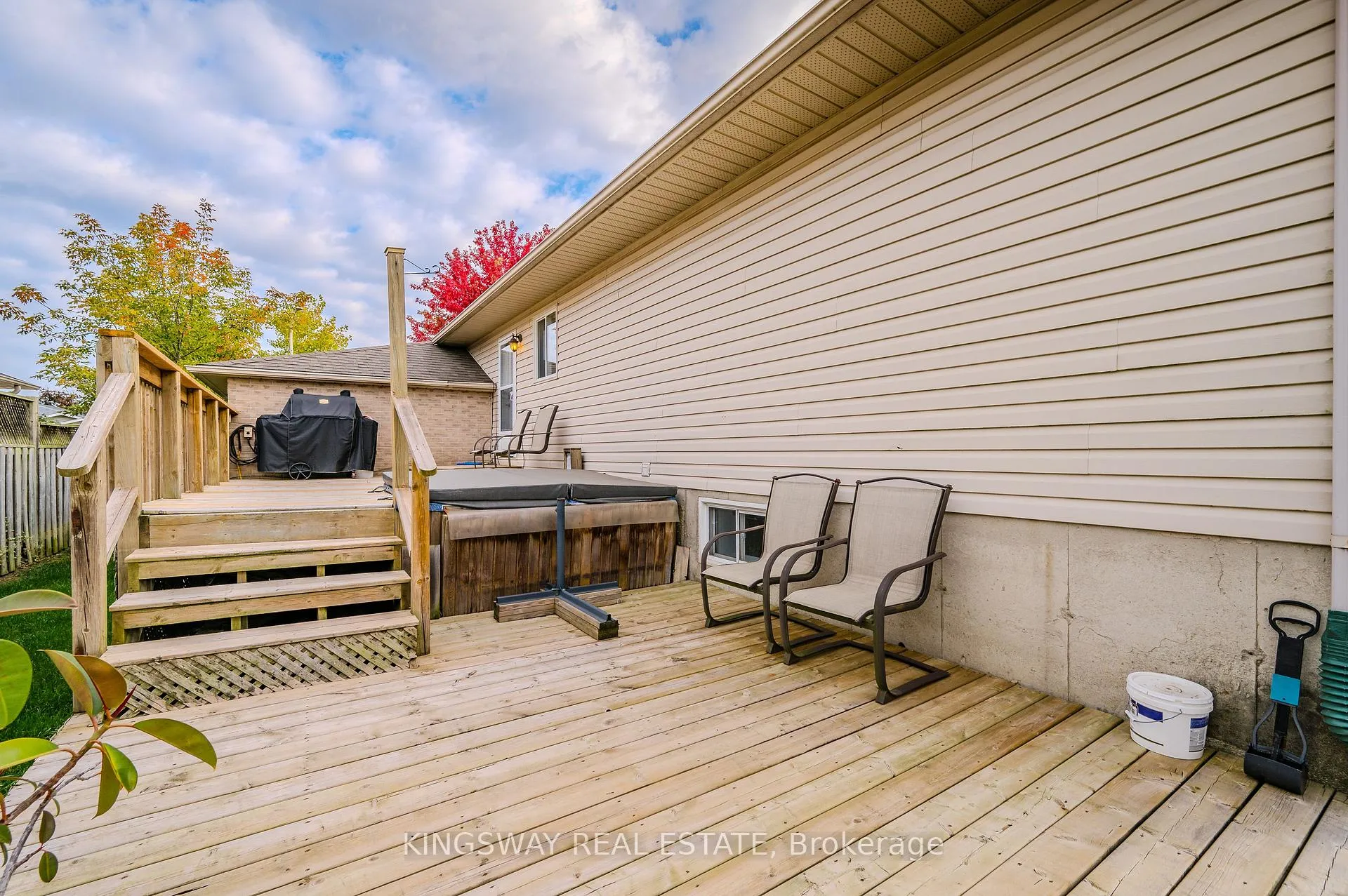 Photo 27 of 21 Longview Road, Hamilton, Mount Hope — HOMEH