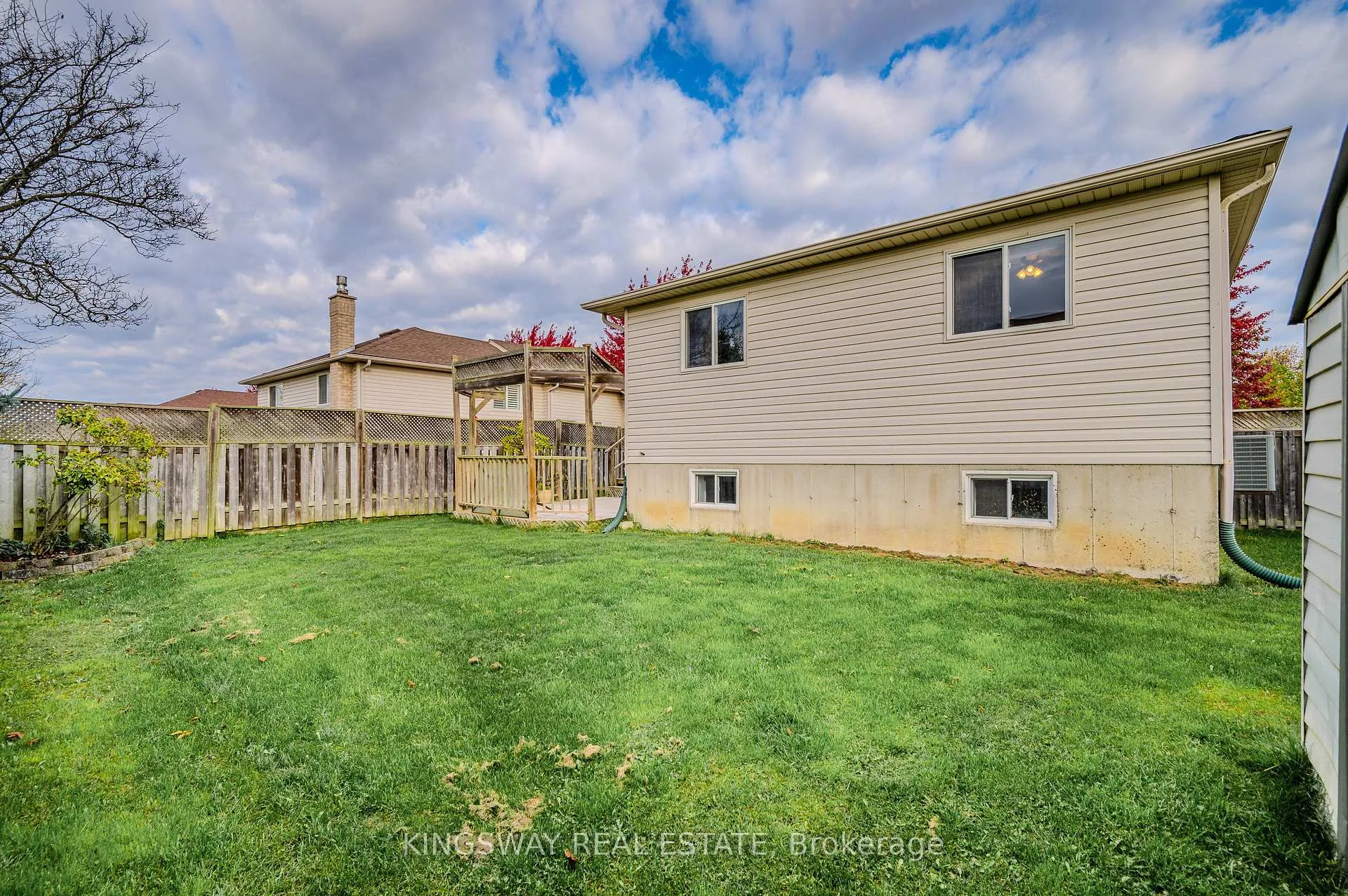 Photo 29 of 21 Longview Road, Hamilton, Mount Hope — HOMEH