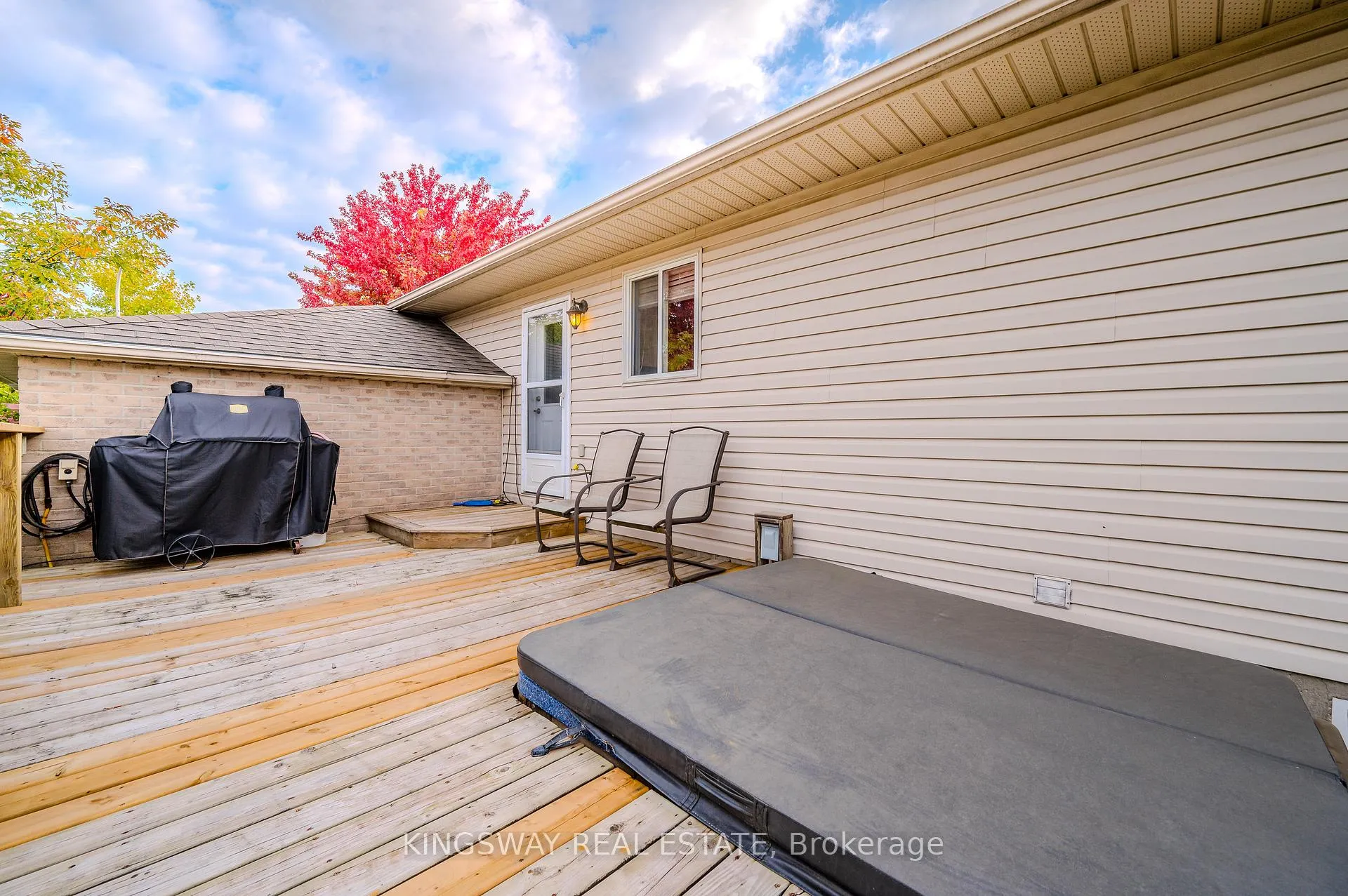 Photo 32 of 21 Longview Road, Hamilton, Mount Hope — HOMEH